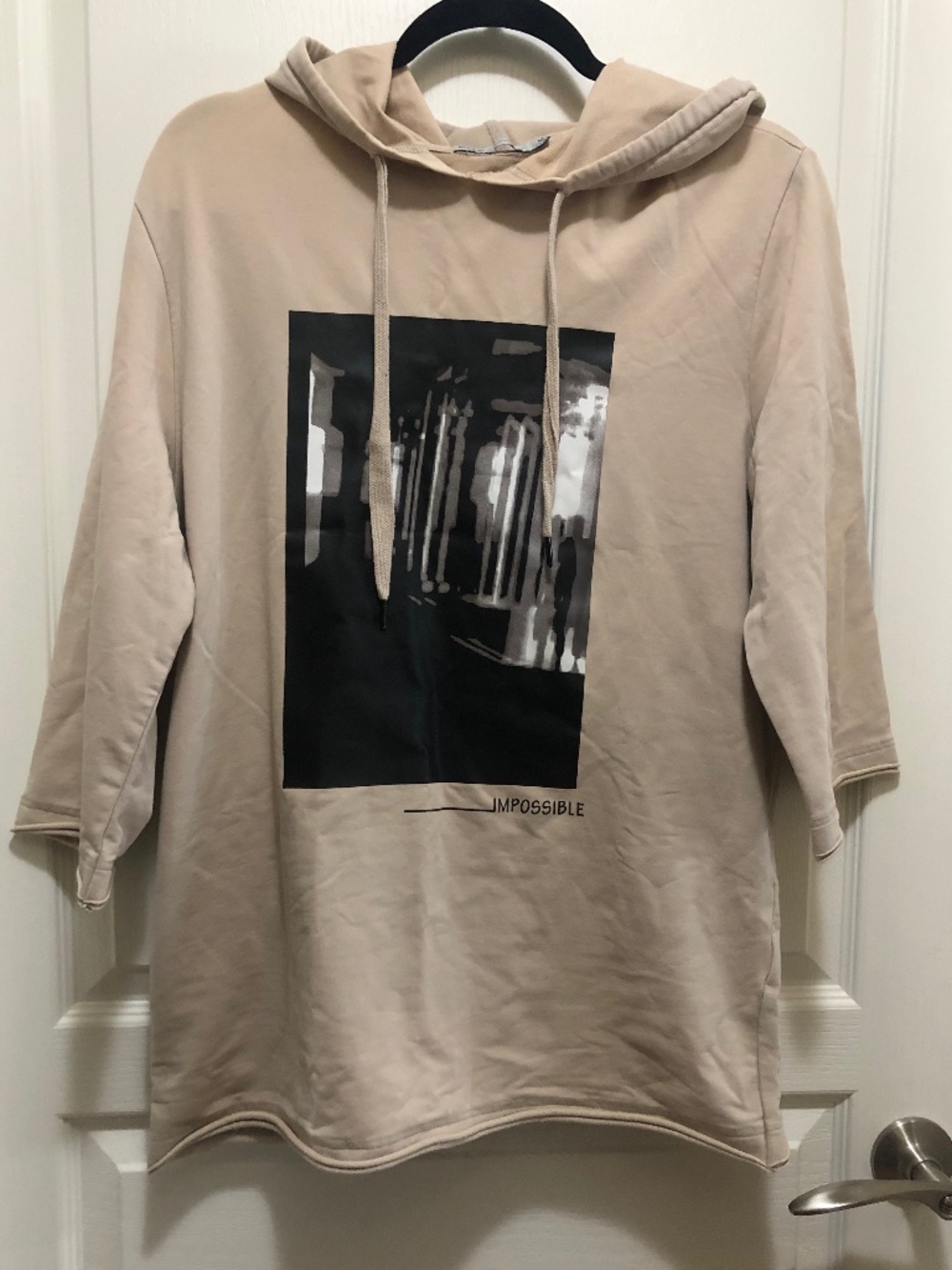 Graphic tee hoodie nude beige Women’s medium 3/4 sleeve